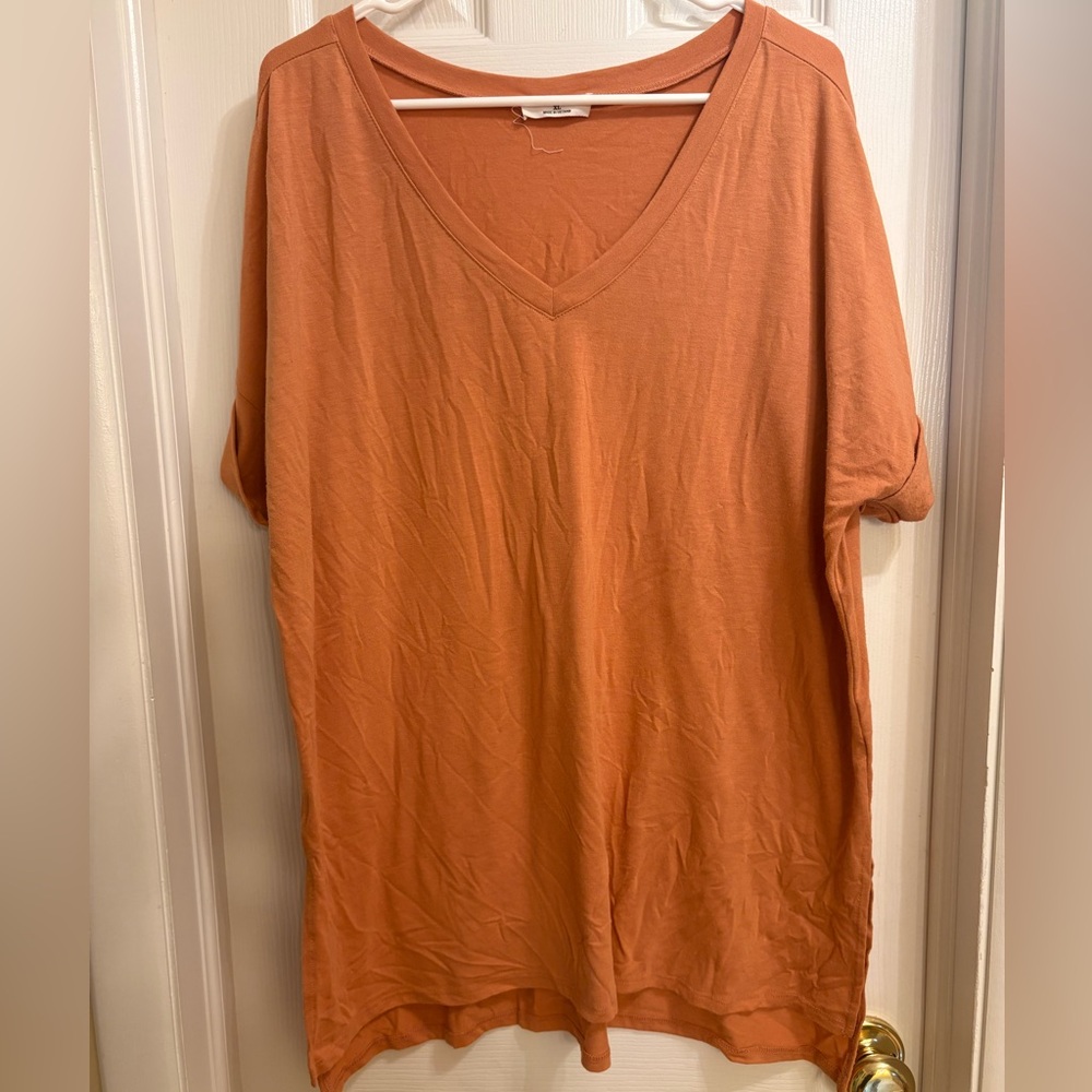 Zenana Outfitters V-Neck Short Sleeve Tee in Orange